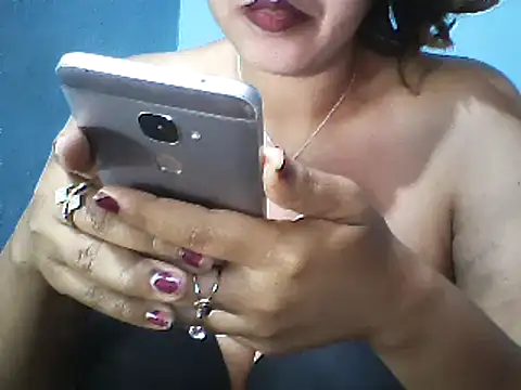 Snapshot of layanah12 chatting on 02.14.25 layanah12 online show from 02.14.25