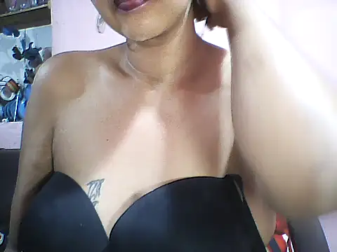 Snapshot of layanah12 chatting on 09.11.25 layanah12 online show from 09.11.25