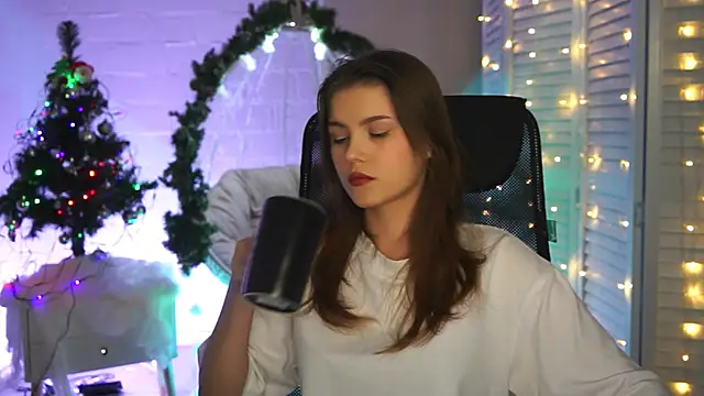 EvaThopson online show from 12.27.24