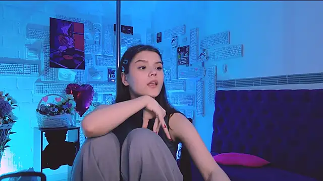 EvaThopson online show from 02.28.25