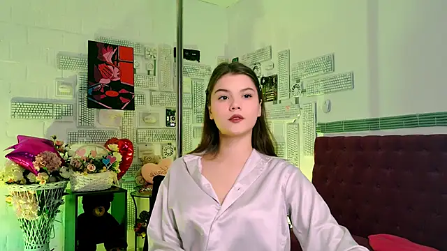 EvaThopson online show from 03.08.25