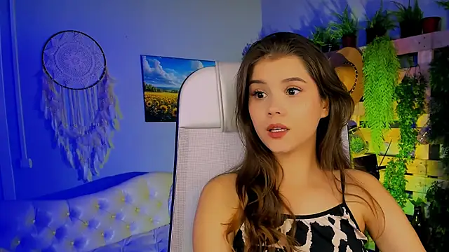 EvaThopson online show from 10.15.25