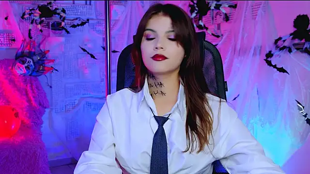 EvaThopson online show from 10.31.25