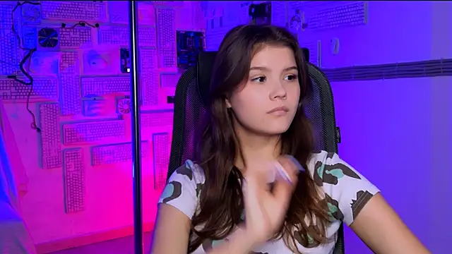 EvaThopson online show from 11.22.25