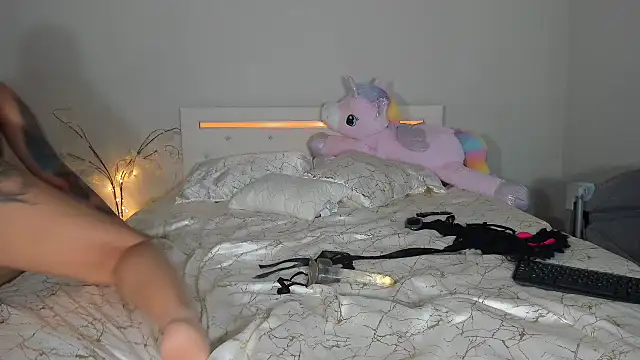 Snapshot of marianaferrero chatting on 12.31.24 marianaferrero online show from 12.31.24