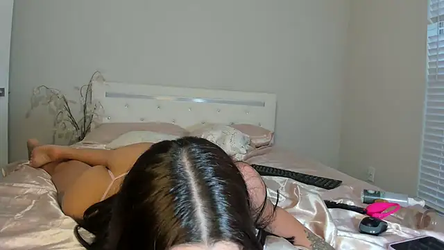 Snapshot of marianaferrero chatting on 02.20.25 marianaferrero online show from 02.20.25