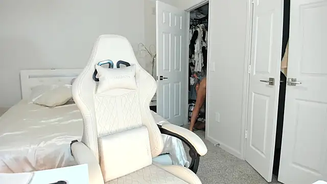 Snapshot of marianaferrero chatting on 10.22.25 marianaferrero online show from 10.22.25