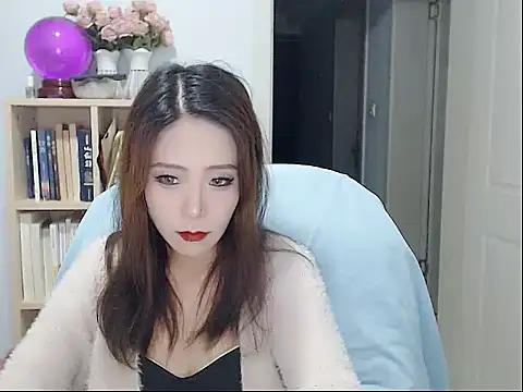 Snapshot of SuSushi728 chatting on 10.29.25 SuSushi728 online show from 10.29.25