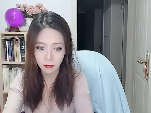 Snapshot of SuSushi728 chatting on 12.03.25 SuSushi728 online show from 12.03.25