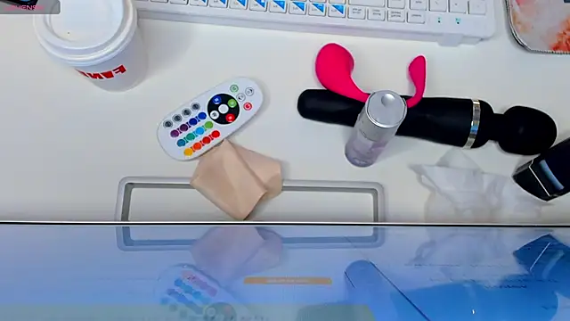 Snapshot of GiaCale chatting on 11.07.25 GiaCale online show from 11.07.25