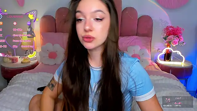 Snapshot of GiaCale chatting on 11.14.25 GiaCale online show from 11.14.25