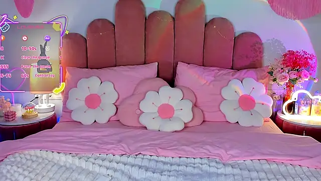 Snapshot of GiaCale chatting on 11.18.25 GiaCale online show from 11.18.25