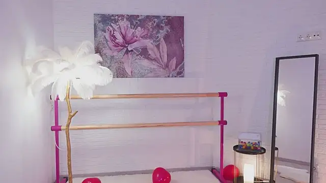 lylylovesyou online show from 02.20.25