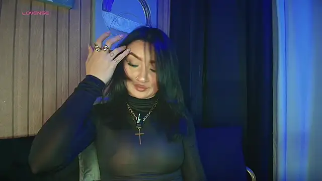 Snapshot of ArkaBella chatting on 11.28.25 ArkaBella online show from 11.28.25