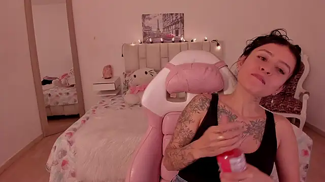 Snapshot of yenny_garcia chatting on 02.11.26 yenny garcia online show from 02.11.26