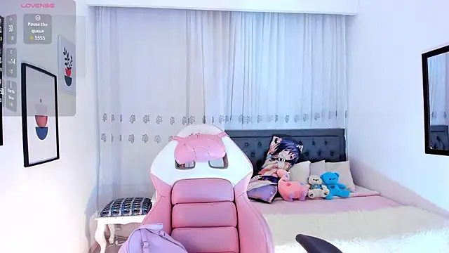 Snapshot of yenny_garcia chatting on 02.28.26 yenny garcia online show from 02.28.26