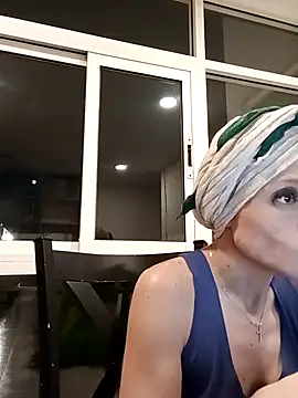 Snapshot of AnetteGoBa chatting on 09.18.25 AnetteGoBa online show from 09.18.25