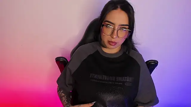 Snapshot of AnnikaMerliahh_ chatting on 10.14.25 AnnikaMerliahh online show from 10.14.25