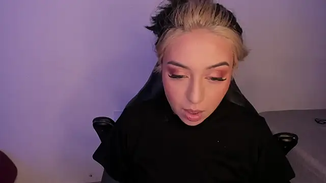 Snapshot of AnnikaMerliahh_ chatting on 11.08.25 AnnikaMerliahh online show from 11.08.25