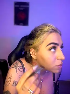 Snapshot of AnnikaMerliahh_ chatting on 11.14.25 AnnikaMerliahh online show from 11.14.25