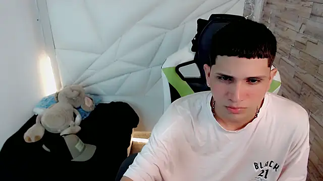 Snapshot of Brayan_lopezz chatting on 02.04.25 Brayan lopezz online show from 02.04.25