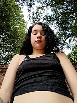 Snapshot of sweet_outdoor_charm chatting on 11.23.25 sweet outdoor charm online show from 11.23.25