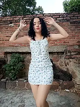 Snapshot of sweet_outdoor_charm chatting on 11.27.25 sweet outdoor charm online show from 11.27.25