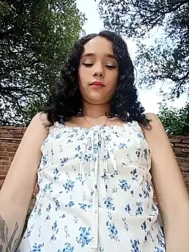 sweet outdoor charm online show from 02.14.26