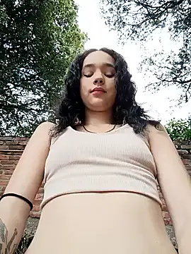 sweet outdoor charm online show from 03.21.26