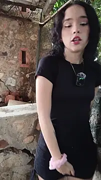 sweet outdoor charm online show from 05.21.26
