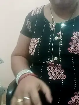 Snapshot of seemi_bhabhi chatting on 02.13.25 seemi bhabhi online show from 02.13.25