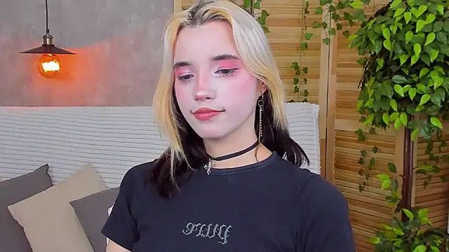 Snapshot of as1an_girlfriend chatting on 01.28.25 as1an girlfriend online show from 01.28.25