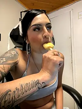 Hilary pinkk online show from 10.16.25