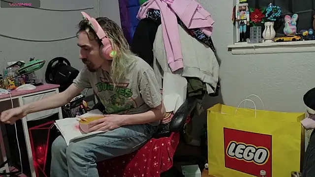 Snapshot of tallnerdyguy chatting on 02.08.26 tallnerdyguy online show from 02.08.26