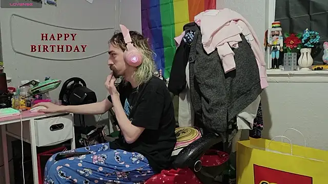 Snapshot of tallnerdyguy chatting on 02.10.26 tallnerdyguy online show from 02.10.26