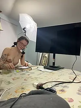 Snapshot of dreamteemergirl chatting on 03.01.25 dreamteemergirl online show from 03.01.25