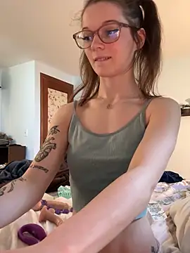 Snapshot of dreamteemergirl chatting on 09.18.25 dreamteemergirl online show from 09.18.25