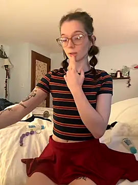 Snapshot of dreamteemergirl chatting on 10.11.25 dreamteemergirl online show from 10.11.25