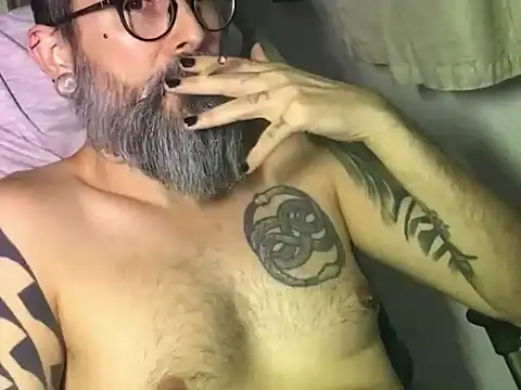 Snapshot of cabine103 chatting on 10.26.25 cabine103 online show from 10.26.25