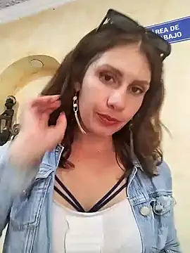 Snapshot of Alysson-- chatting on 01.14.25 Alysson-- online show from 01.14.25