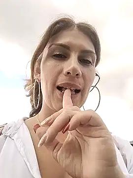 Snapshot of Alysson-- chatting on 01.16.25 Alysson-- online show from 01.16.25