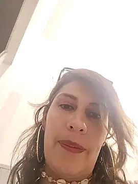 Snapshot of Alysson-- chatting on 02.04.25 Alysson-- online show from 02.04.25