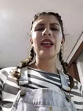 Snapshot of Alysson-- chatting on 02.05.25 Alysson-- online show from 02.05.25