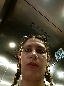 Snapshot of Alysson-- chatting on 02.05.25 Alysson-- online show from 02.05.25