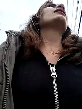 Snapshot of Alysson-- chatting on 03.04.25 Alysson-- online show from 03.04.25