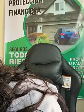 Snapshot of Alysson-- chatting on 02.05.26 Alysson-- online show from 02.05.26