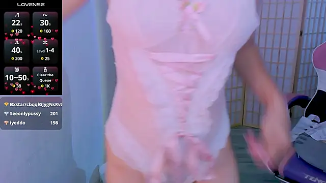 Snapshot of desiregirl69 chatting on 01.22.25 desiregirl69 online show from 01.22.25