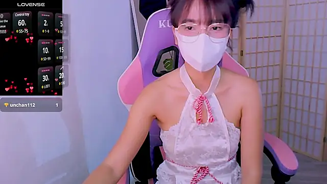 Snapshot of desiregirl69 chatting on 02.06.25 desiregirl69 online show from 02.06.25