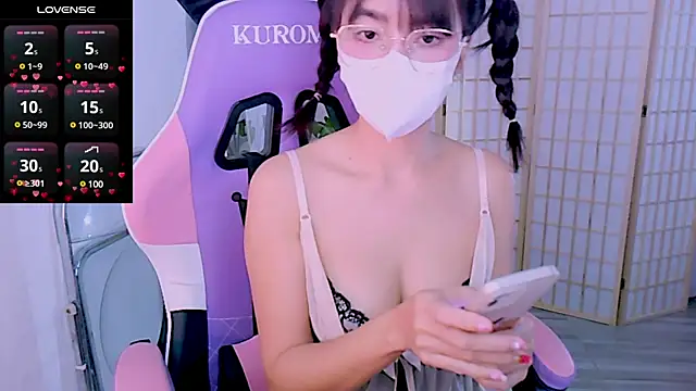 Snapshot of desiregirl69 chatting on 02.10.25 desiregirl69 online show from 02.10.25