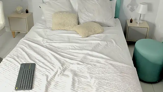 Khenta Michells online show from 01.23.25